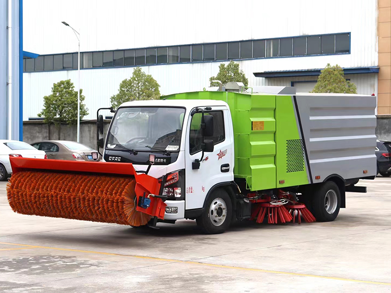 東風多利卡掃路車加裝除雪滾